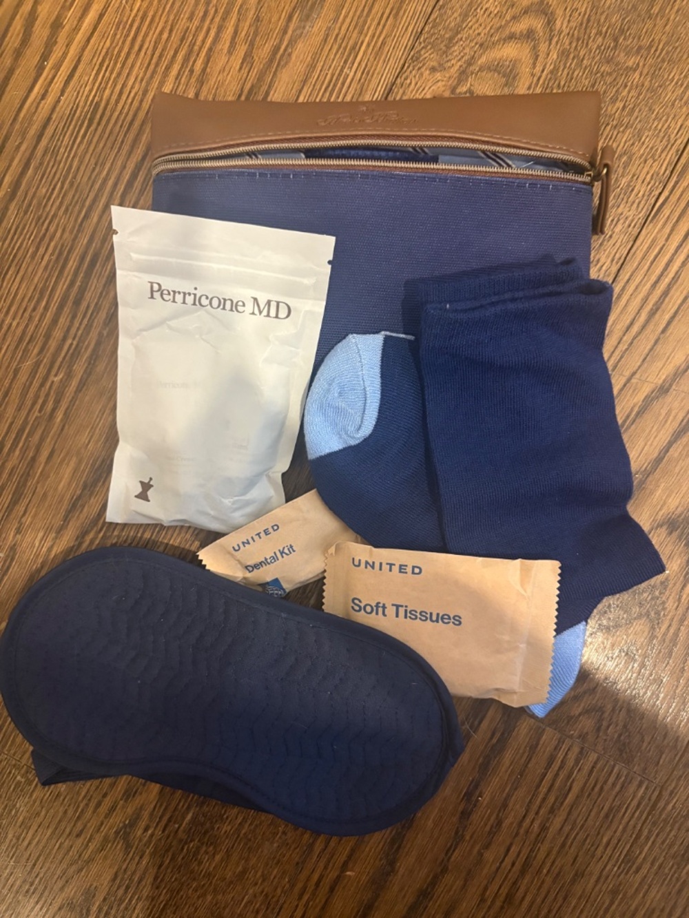 Brooks Brothers United Airlines Amenity Blue Dopp Kit w/  Perricone MD Skincare